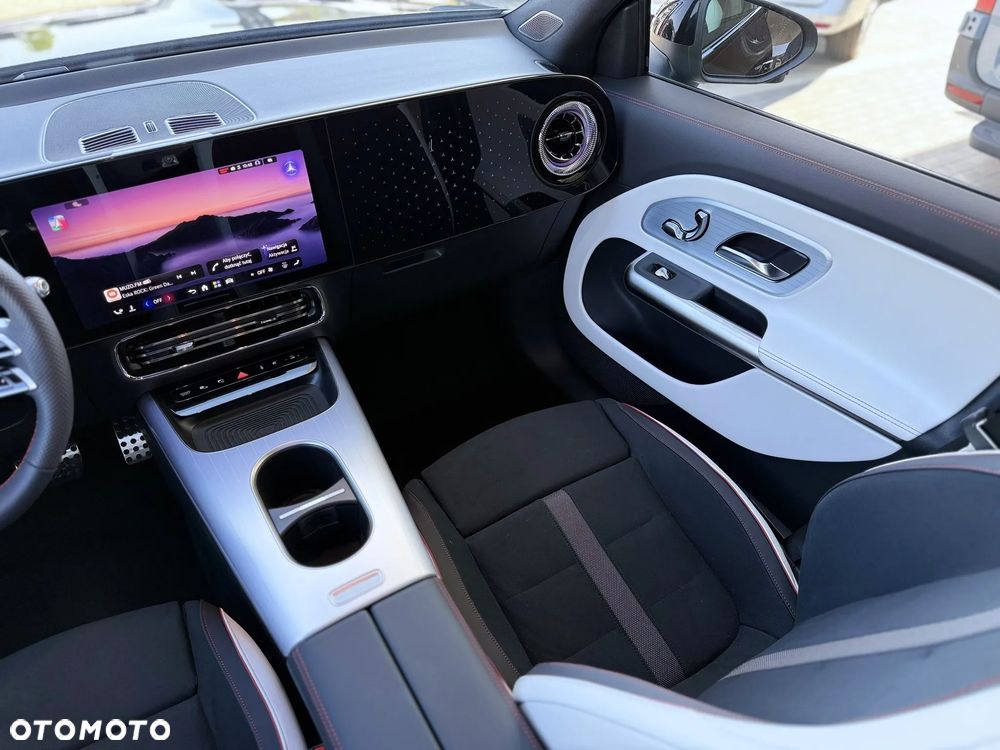 Mercedes-Benz GLB - 12