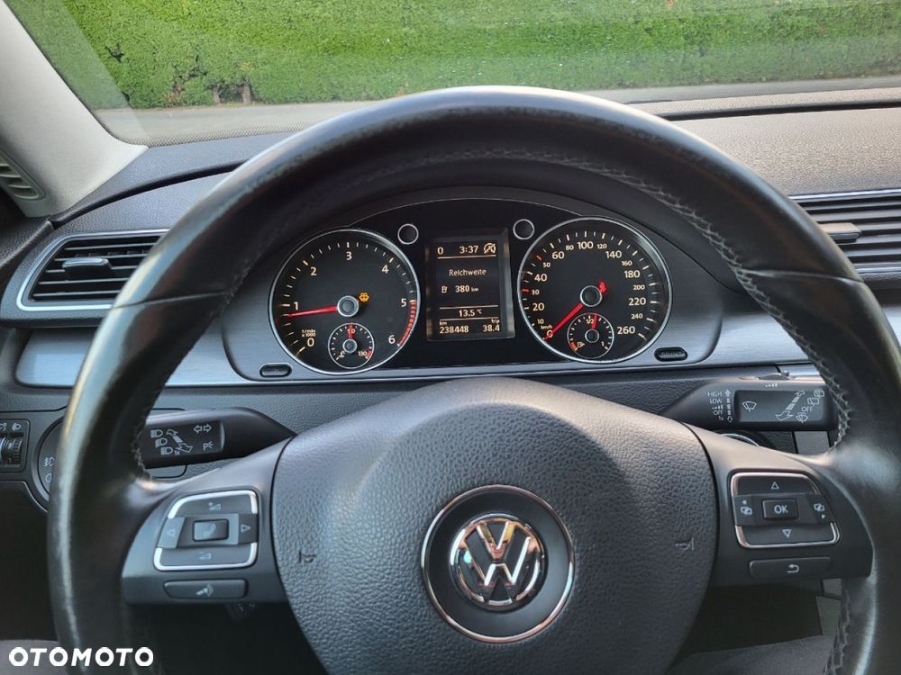 Volkswagen Passat - 13