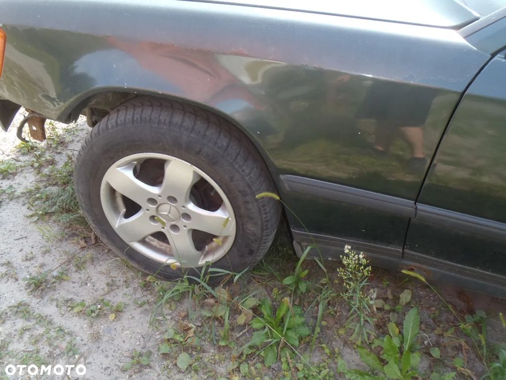 błotnik drzwi klapa tył mercedes w 124 w124  b ładne jak na ten rok 1988 duzo do nich - 17
