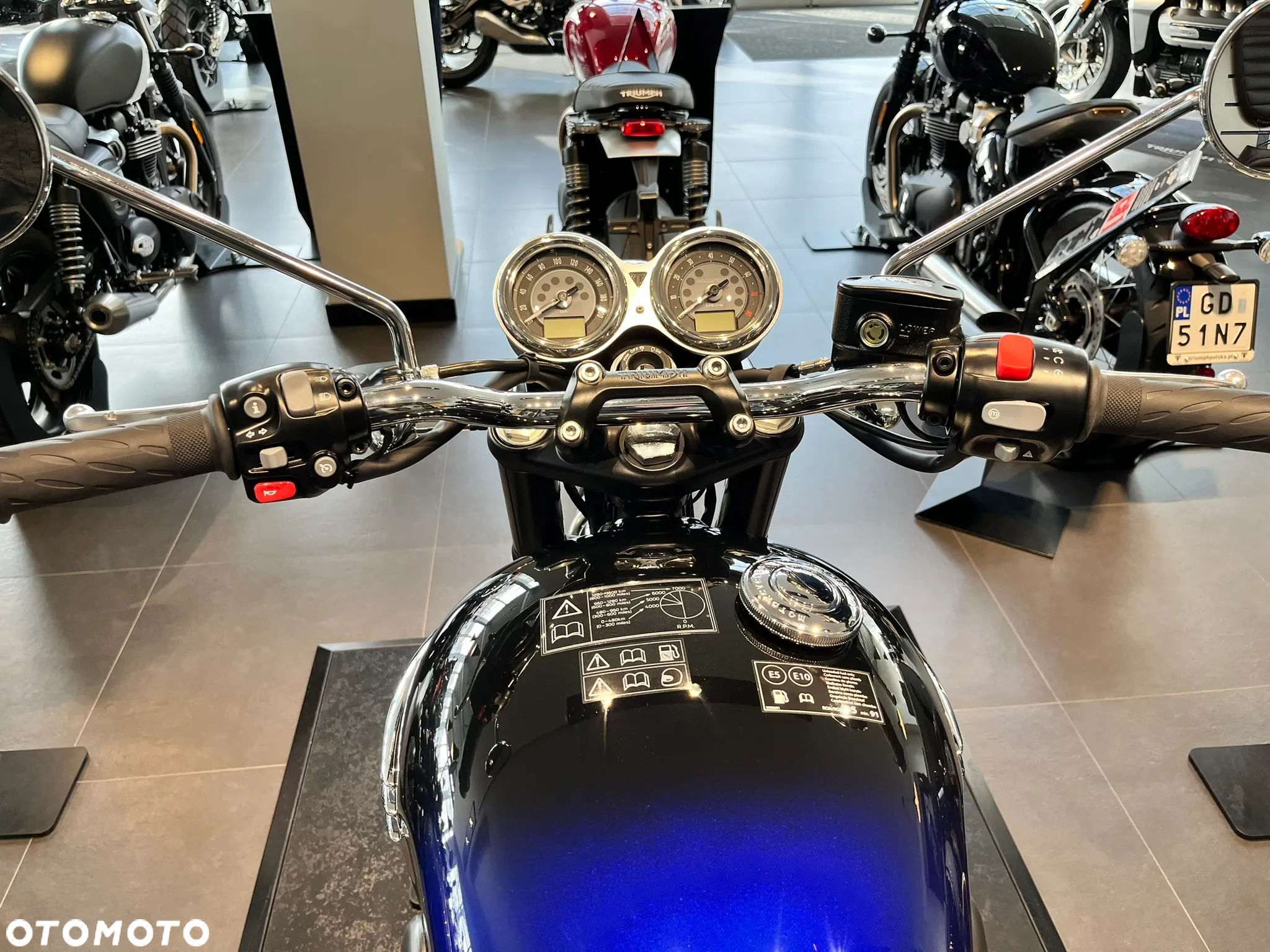 Triumph Bonneville - 6