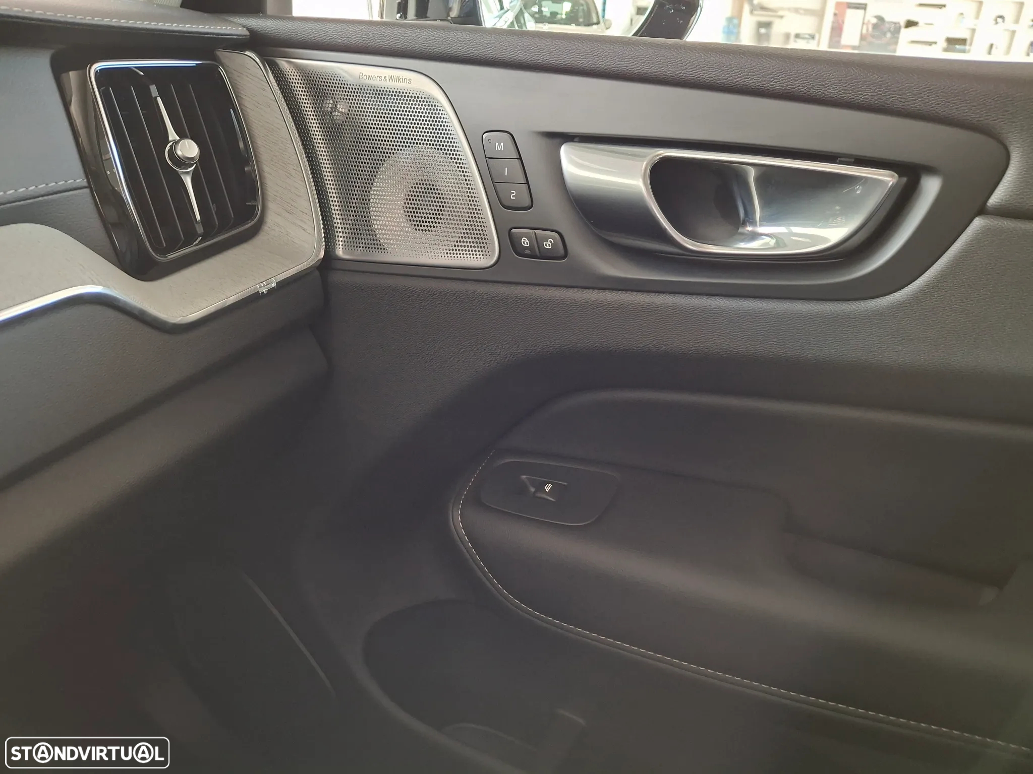 Volvo XC 60 2.0 T8 PHEV Ultra Dark AWD - 28
