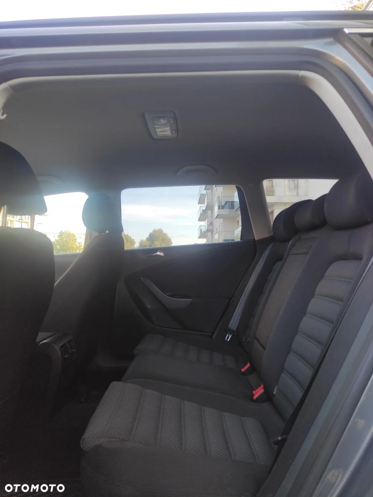 Volkswagen Passat 2.0 TDI Comfortline - 24