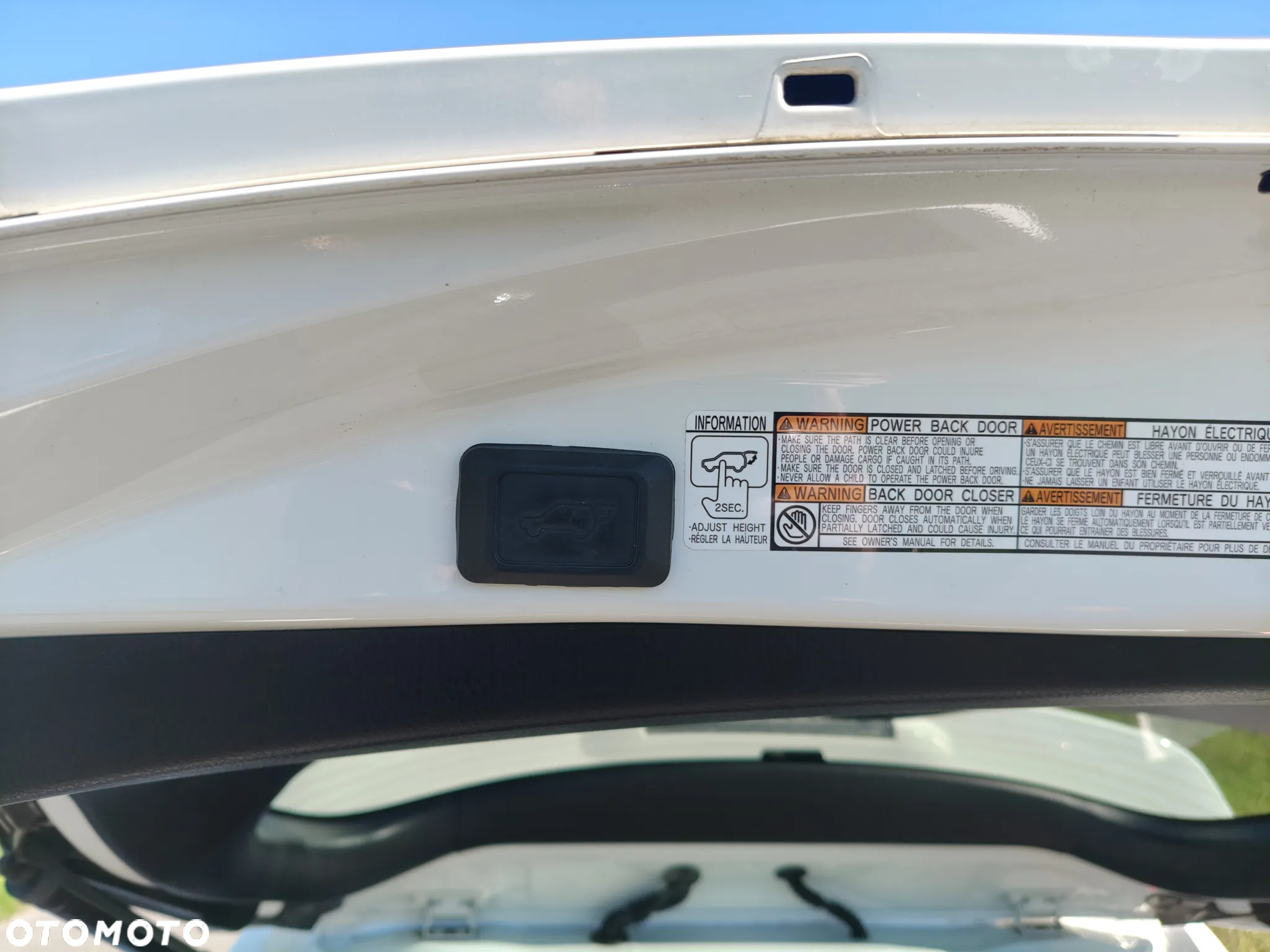 Toyota RAV4 2.5 4x2 Hybrid Team Deutschland - 8