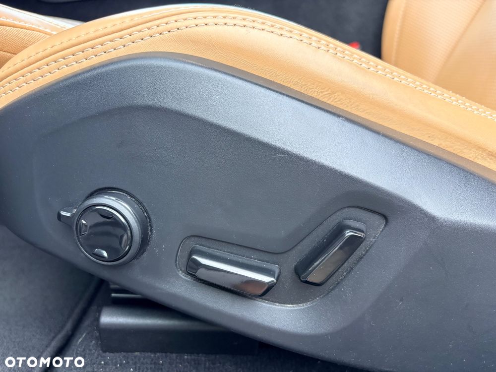 Volvo XC 60 B4 D AWD Plus Bright - 19