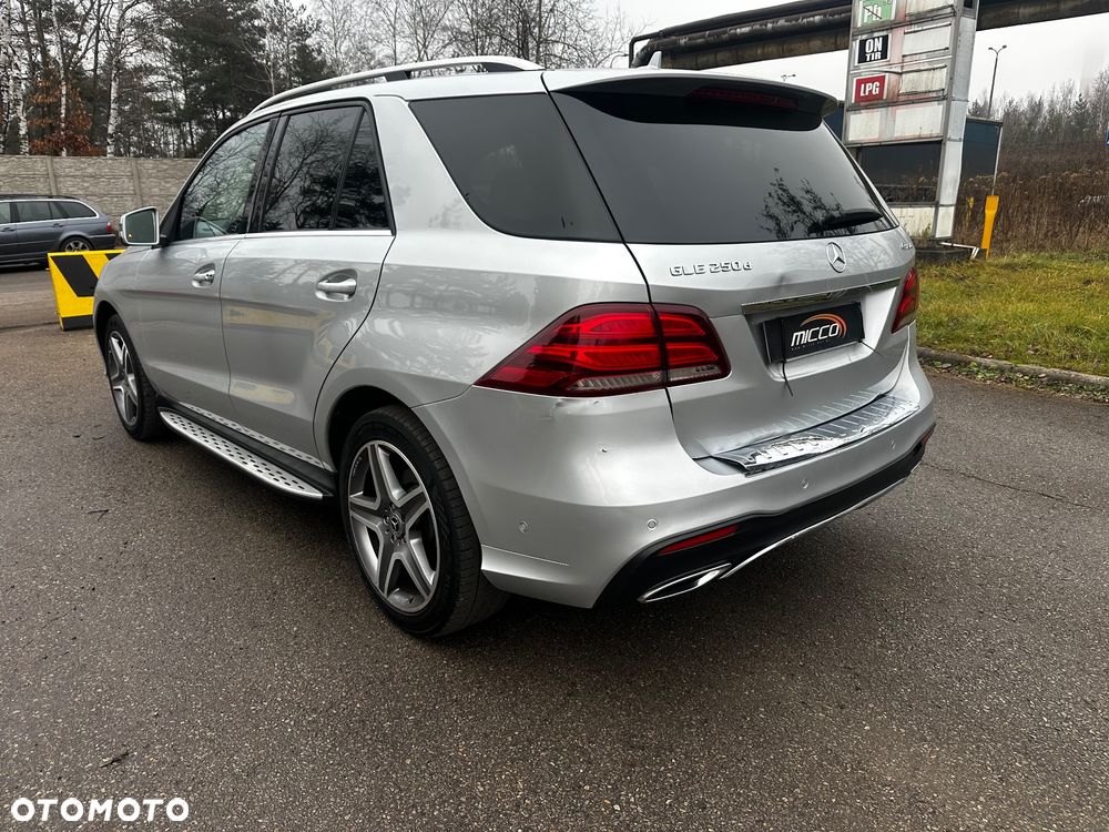 Mercedes-Benz GLE 250 d 4Matic 9G-TRONIC AMG Line - 4
