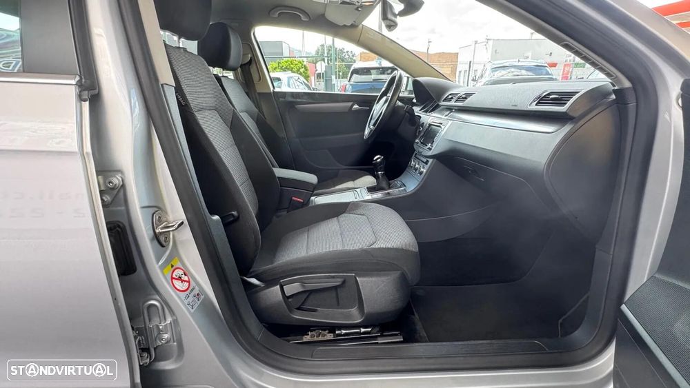 VW Passat 1.6 TDI BlueMotion - 42