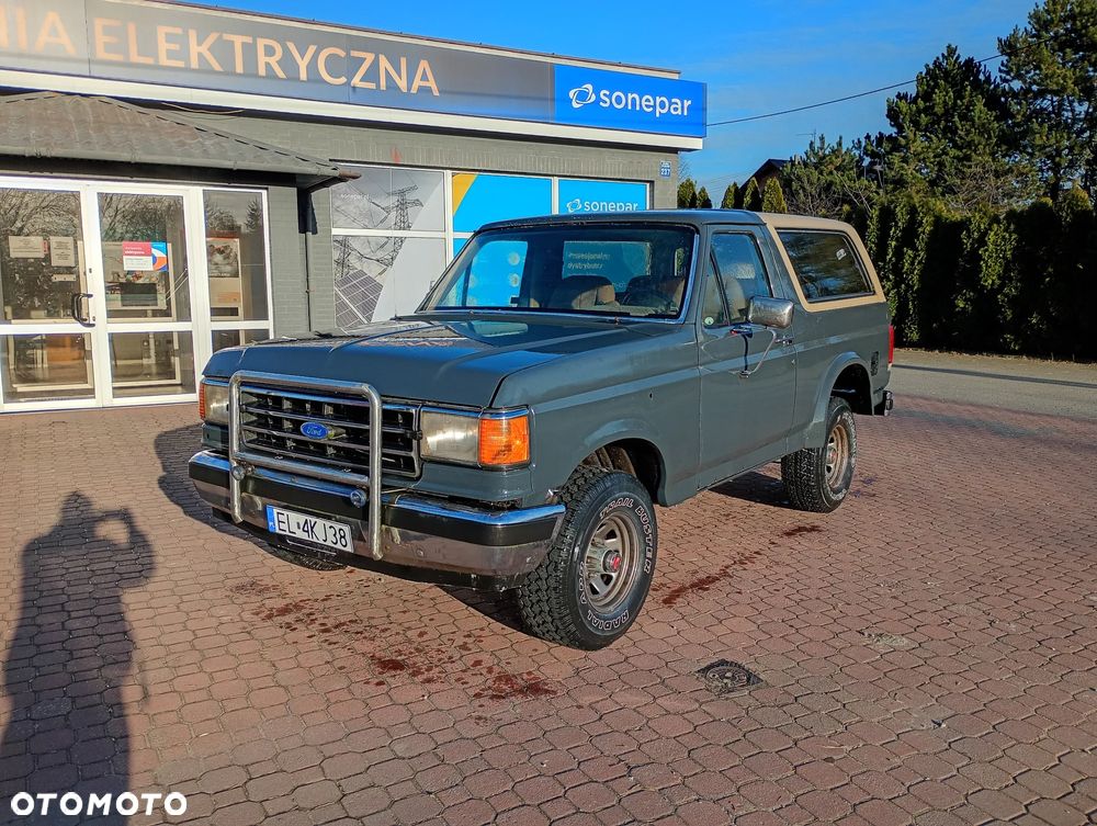 Ford Bronco - 1