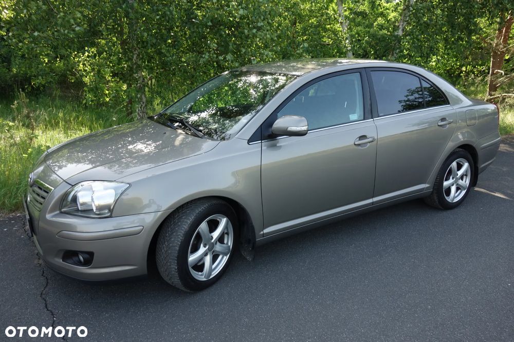 Toyota Avensis 2.2 D-4D Prestige Gold - 1