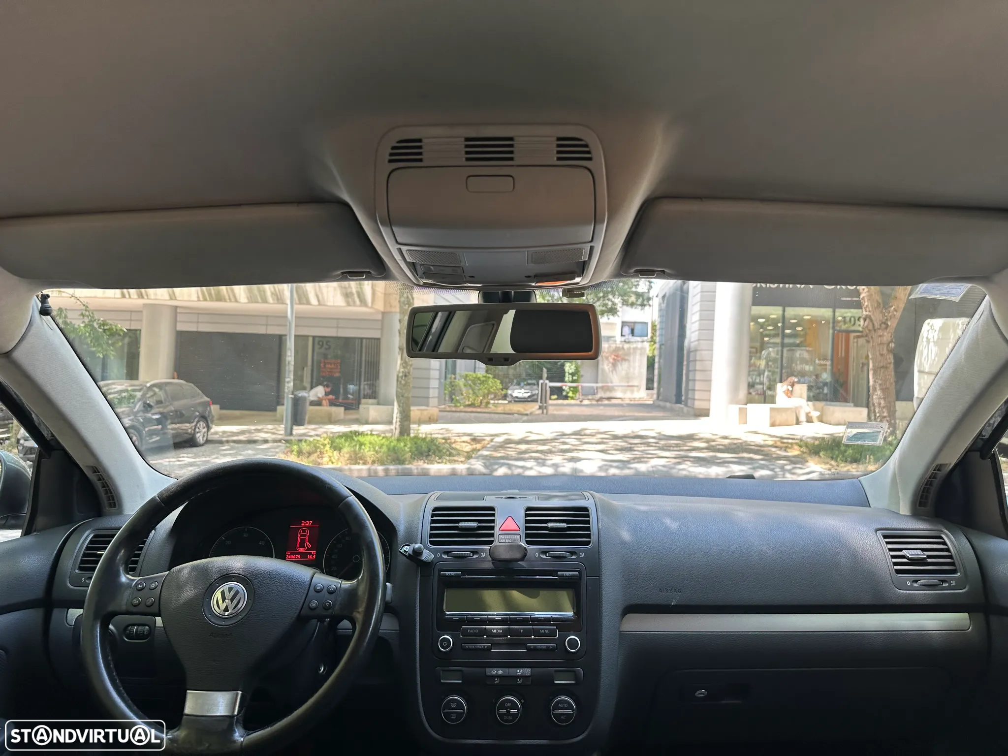 VW Golf Variant 2.0 TDi Confortline - 25