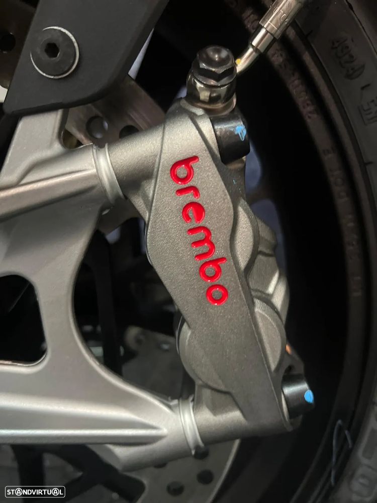 Aprilia RSV 4 FACTORY 2025 - 8
