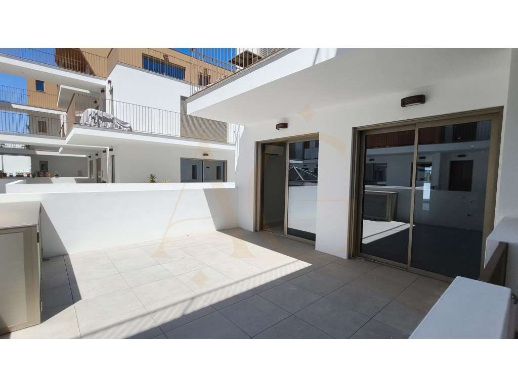 Apartamento T2 com pátios ,piscina e garagem em Cabanas de Tavira - Grande imagem: 5/30