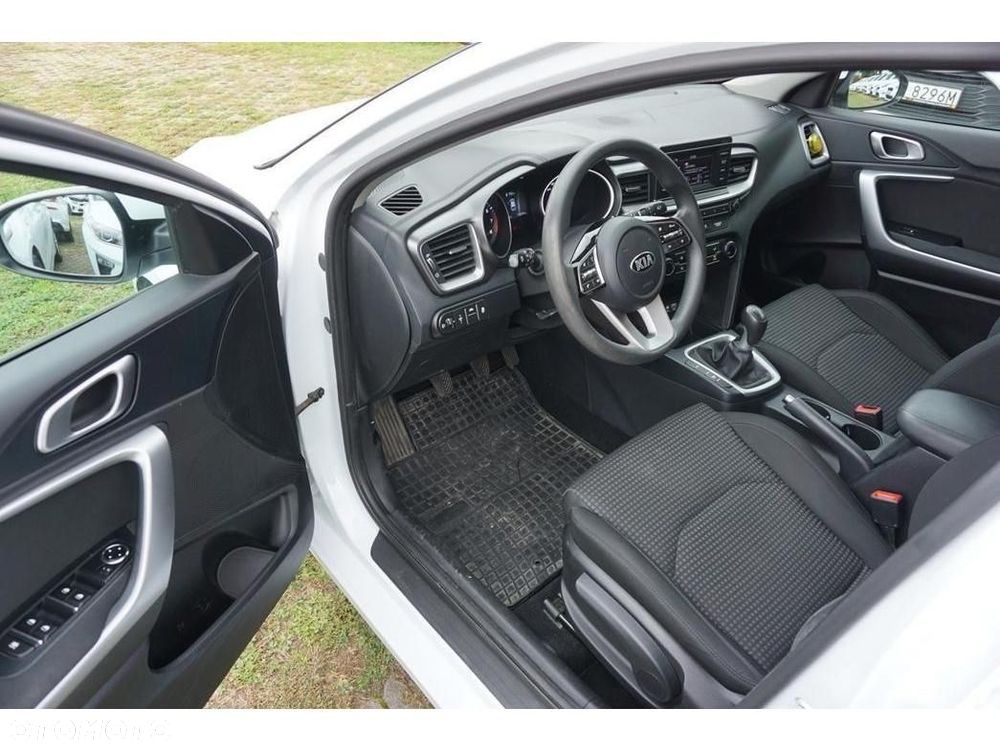 Kia Ceed - 14