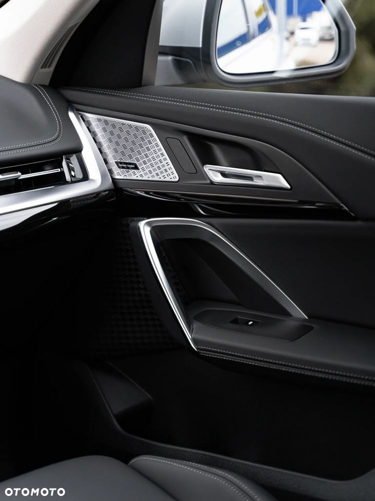 BMW iX1 xDrive30 66.5kWh xLine - 38