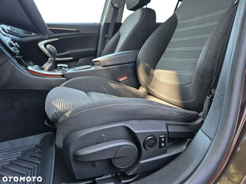 Opel Insignia - 12