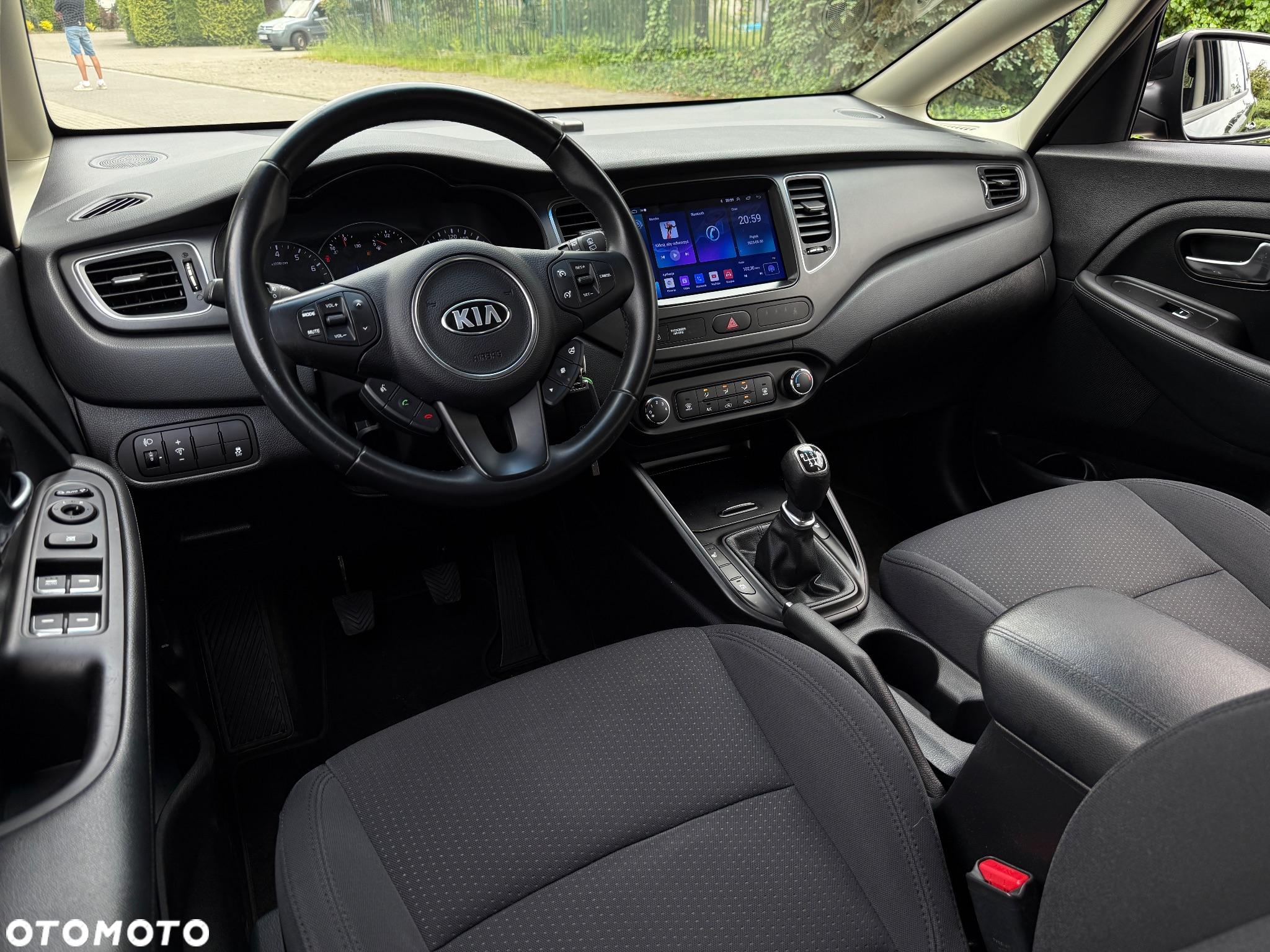 Kia Carens 1.6 GDI Dream Team Edition - 8