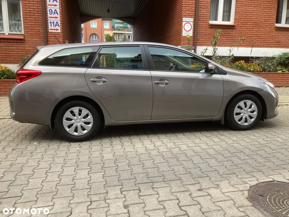 Toyota Auris 1.4 D-4D Comfort - 1
