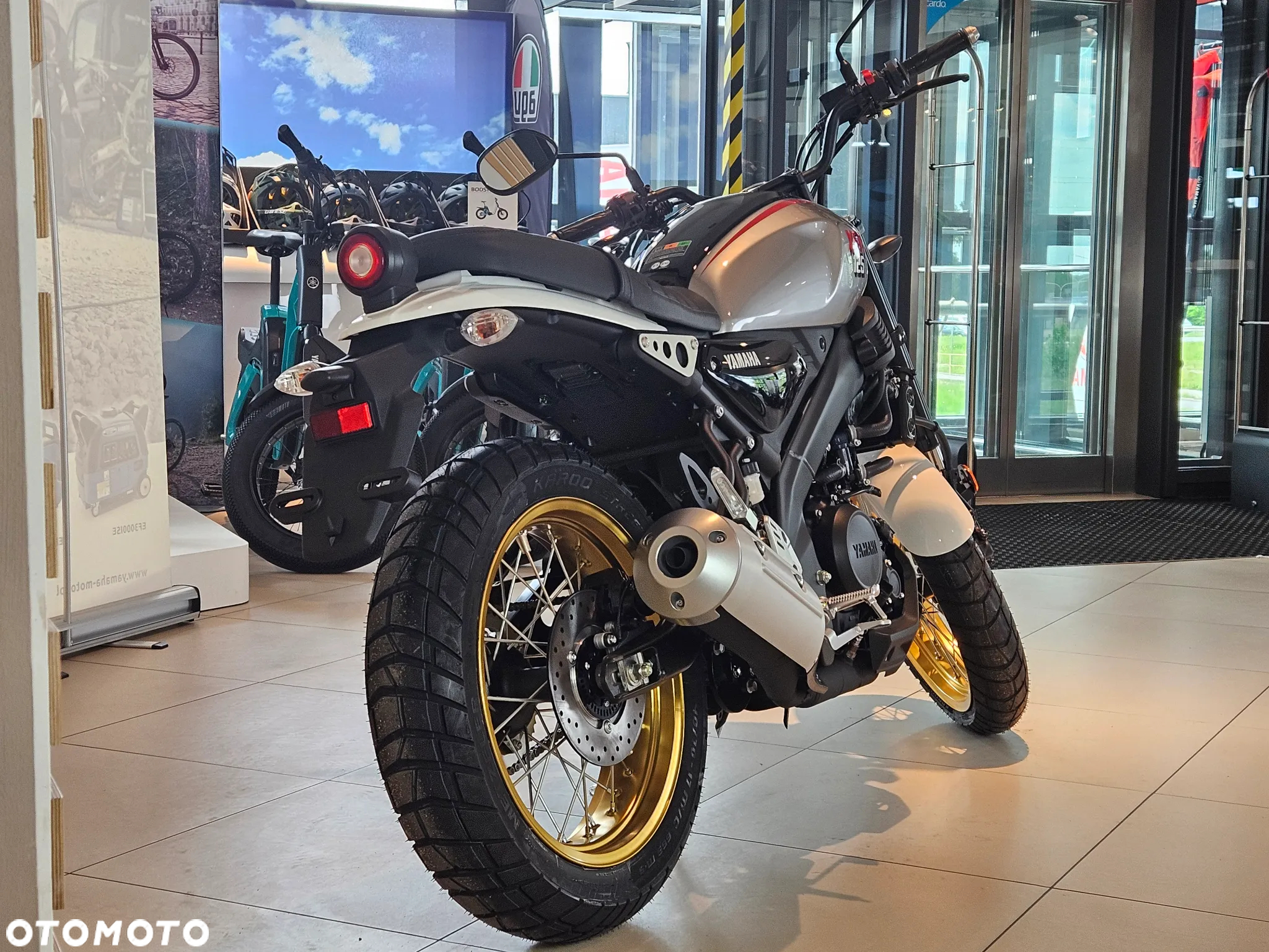 Yamaha XSR - 11