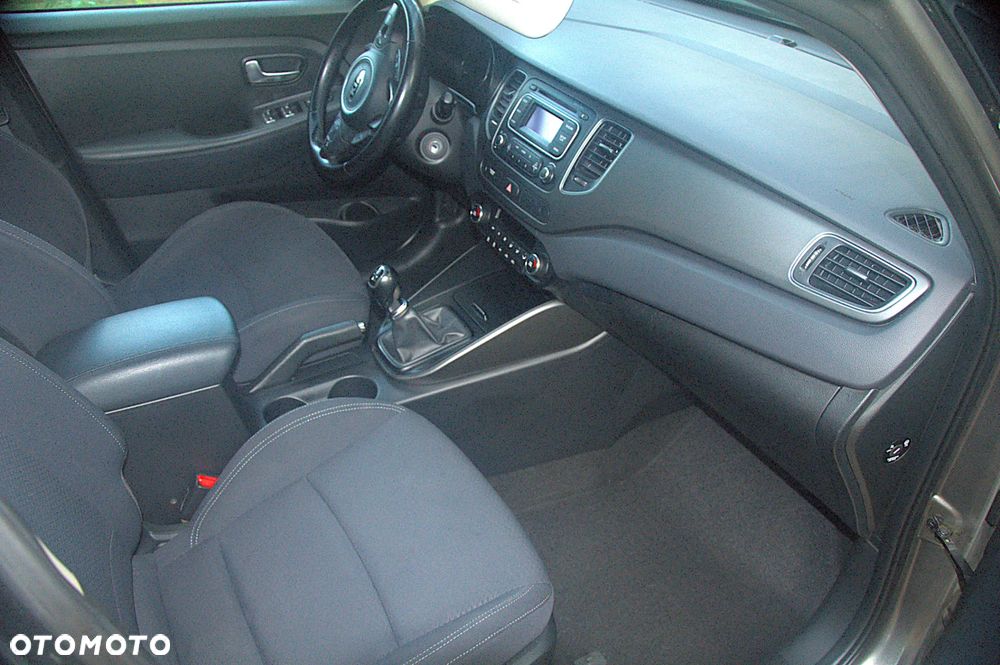 Kia Carens - 21