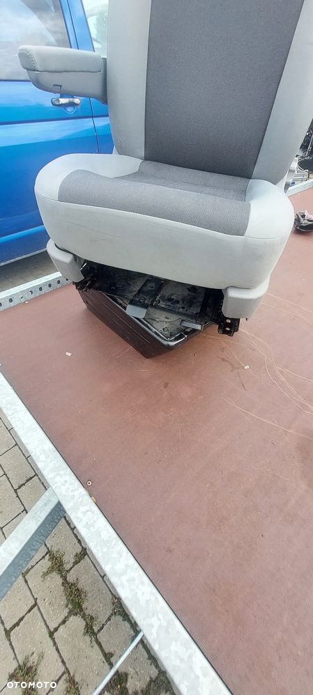 Fotel prawy vw t5 t6 obracany - 11