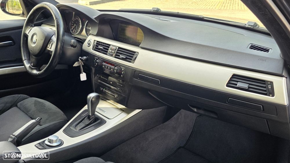 BMW 320 dA Touring - 13
