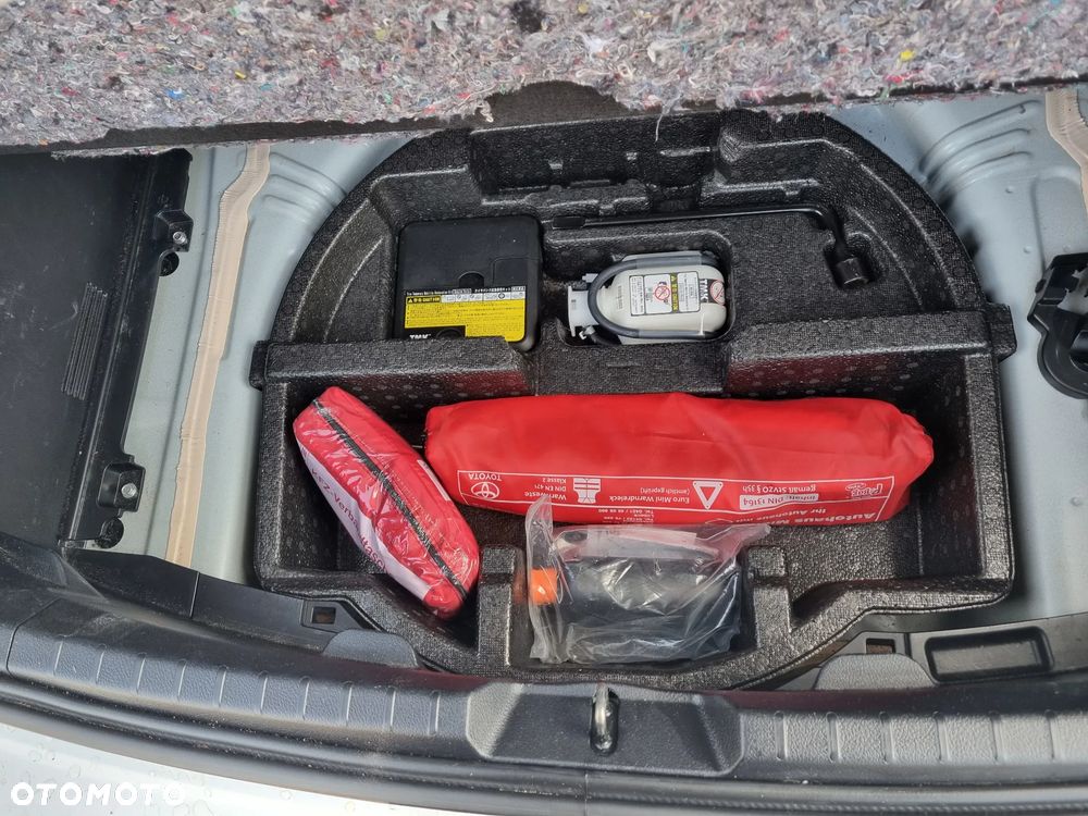 Toyota Yaris Hybrid 100 Life - 23