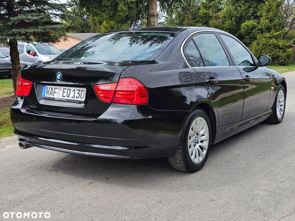BMW Seria 3 320d DPF Edition Sport - 28