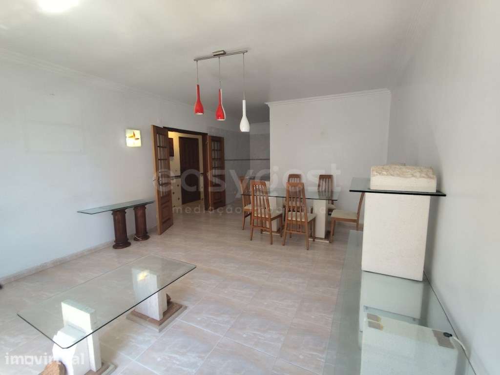 T2 com boas areas, roupeiros generosos pronto a habitar - Grande imagem: 2/28
