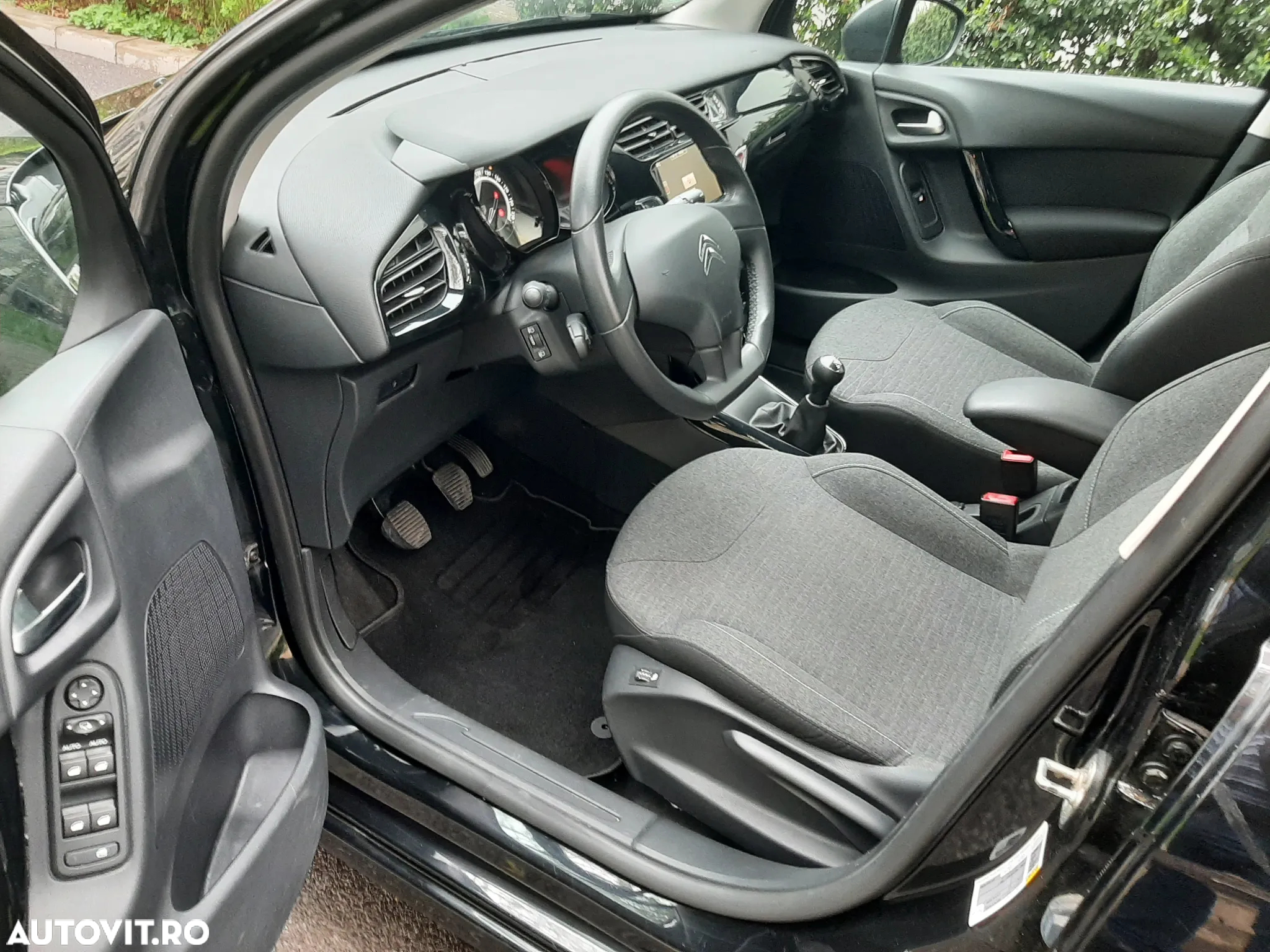 Citroën C3 1.2 PureTech BVM Shine - 17