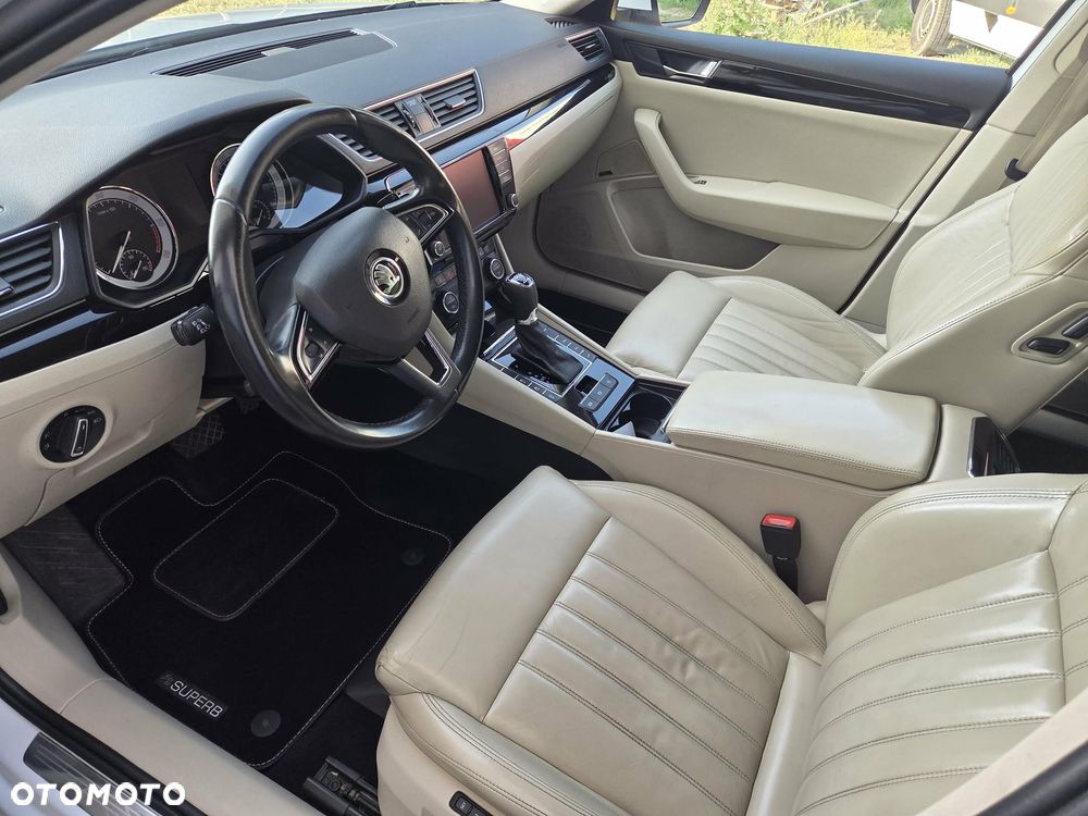Skoda Superb 2.0 TDI 4x4 L&K DSG - 6