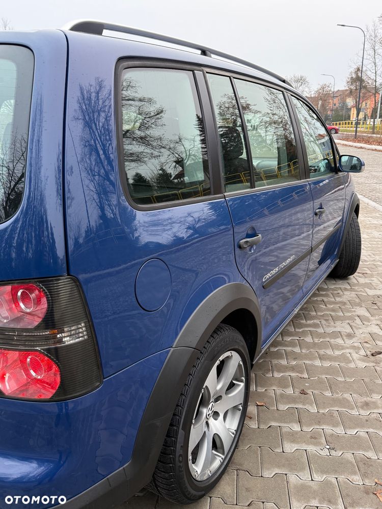 Volkswagen Touran 2.0 TDI DPF DSG Freestyle - 11