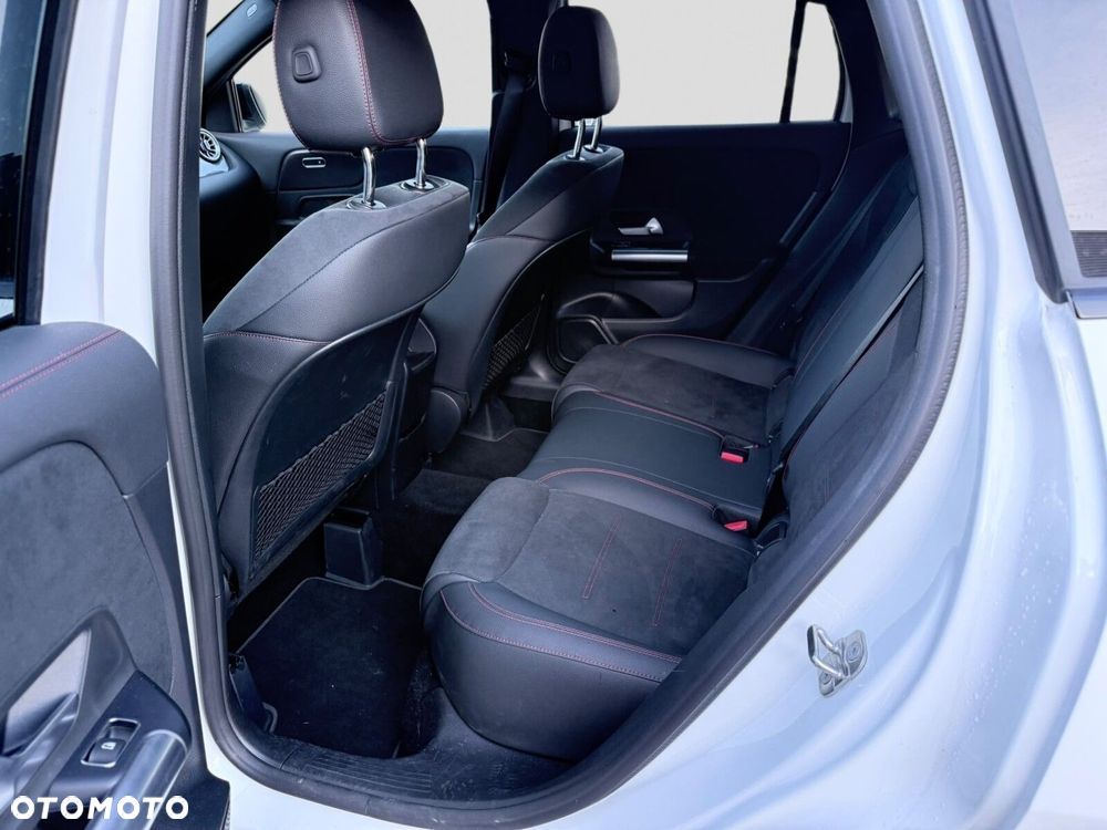 Mercedes-Benz GLA - 24