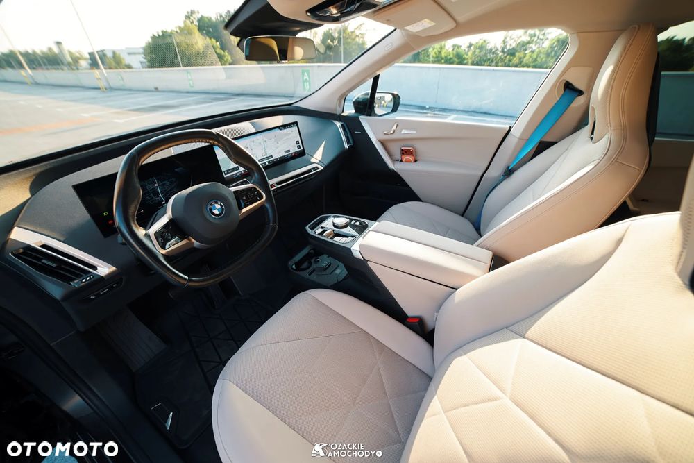BMW iX - 10