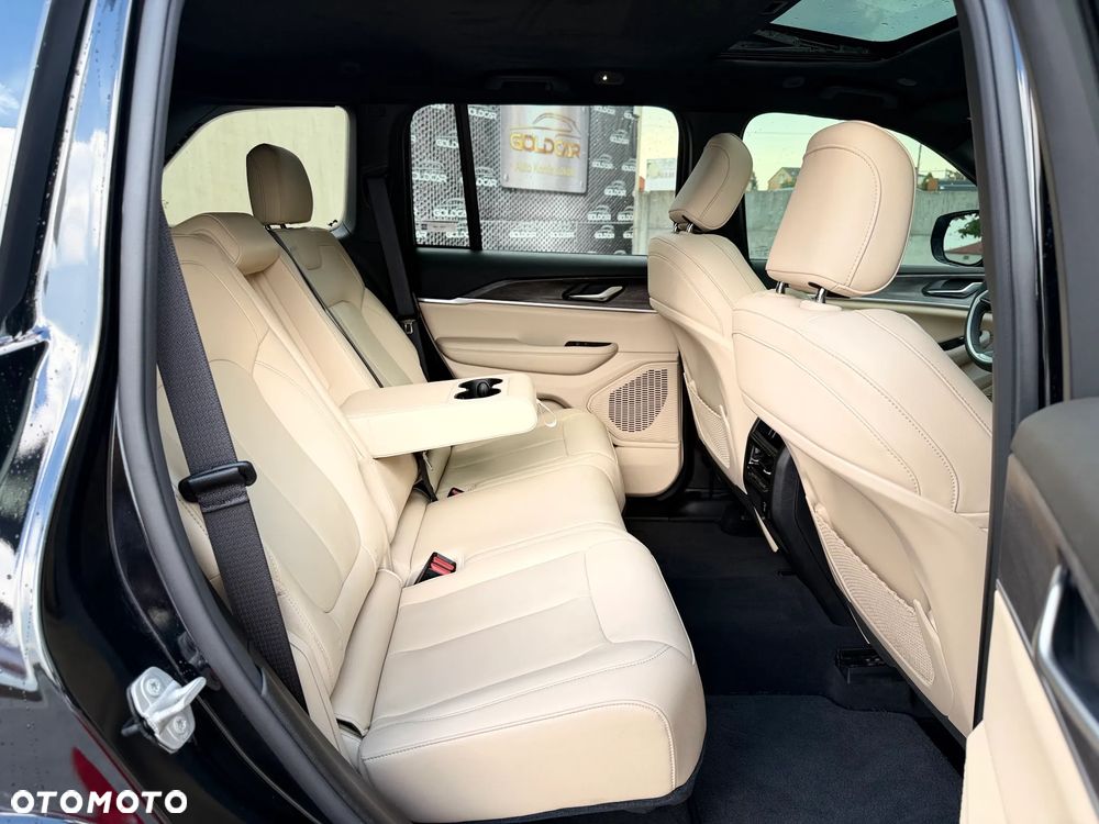 Jeep Grand Cherokee - 20