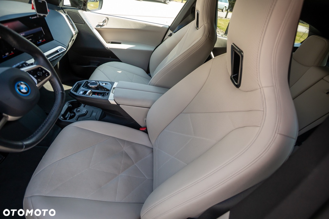 BMW iX xDrive40 76.6kWh - 17