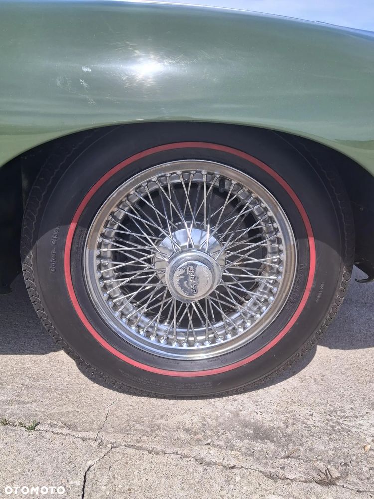 Jaguar E-Type - 12