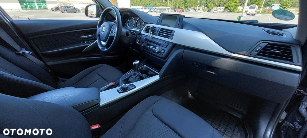 BMW Seria 3 320i - 11