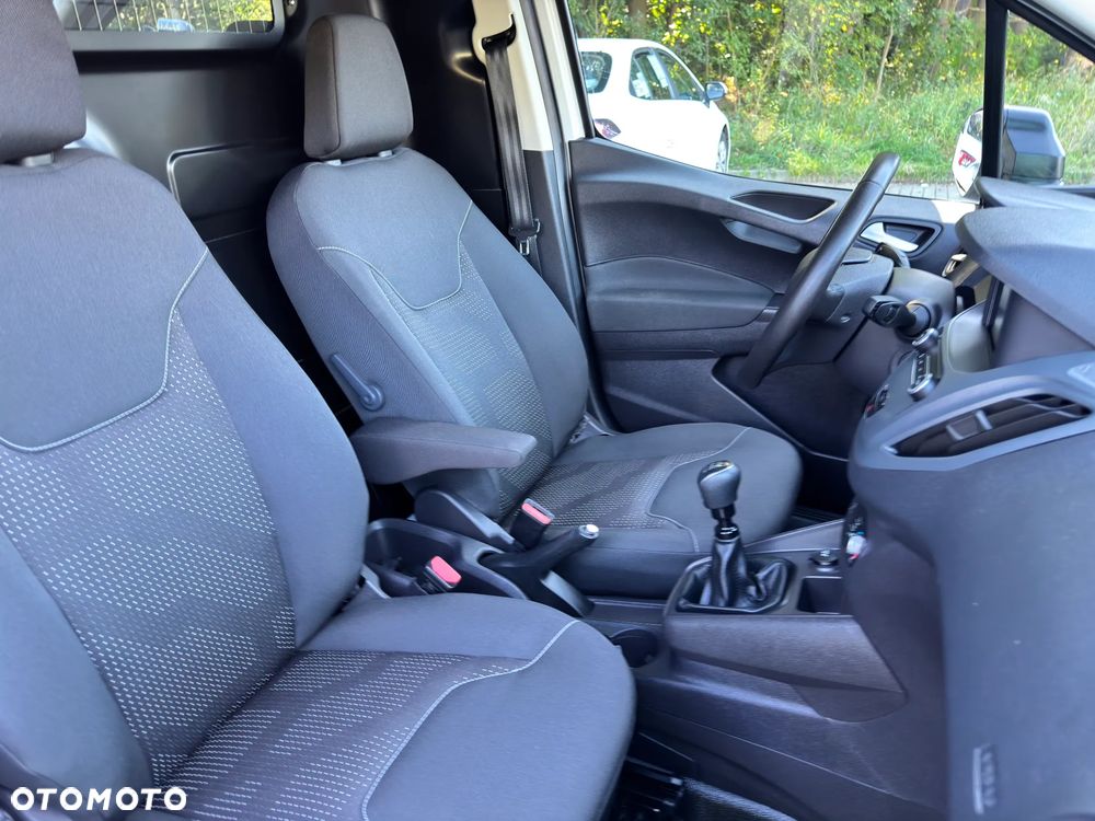 Ford Courier L1 - 27