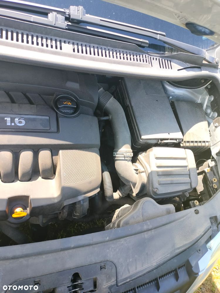 Volkswagen Touran 1.6 Basis - 9
