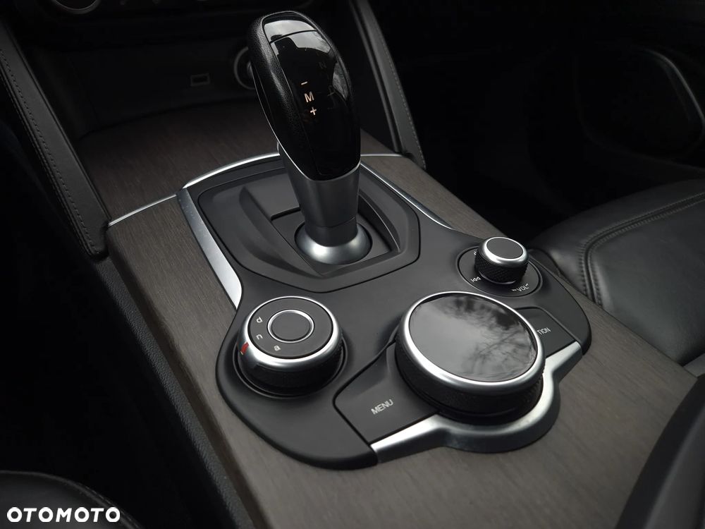 Alfa Romeo Stelvio 2.0 Turbo 16V AT8-Q4 First Edition - 29