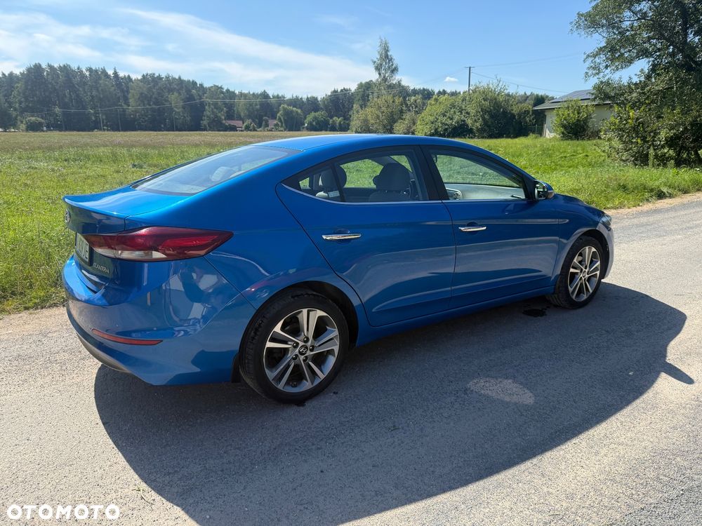 Hyundai Elantra - 4
