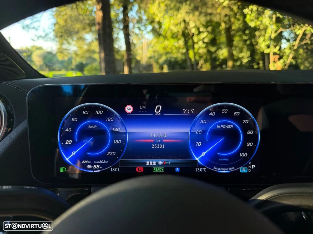 Mercedes-Benz EQA 300 4Matic AMG Line - 17