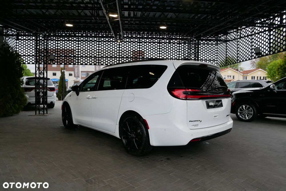 Chrysler Pacifica - 4
