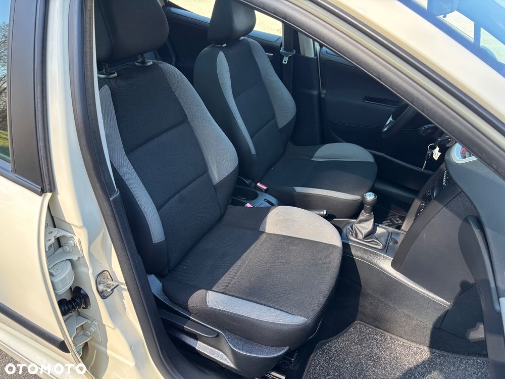 Peugeot 207 75 Filou - 12