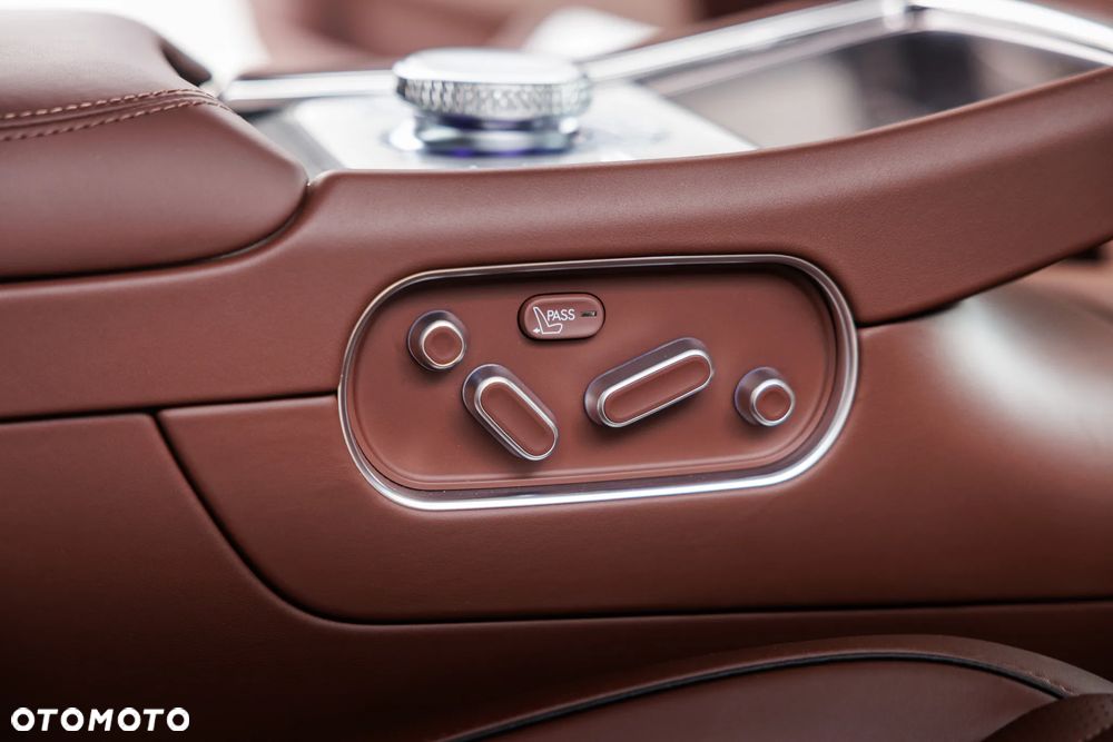 Genesis G90 3.5T V6 AT8 SWB Luxury Plus - 36