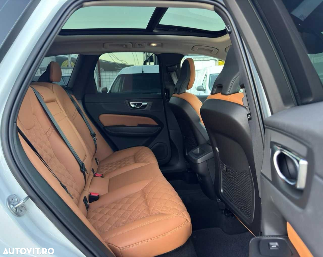 Volvo XC 60 B4 MHEV AT8 FWD Momentum Pro - 18
