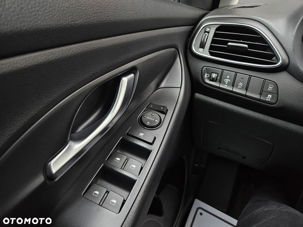 Hyundai i30 1.5 DPI Classic + - 37