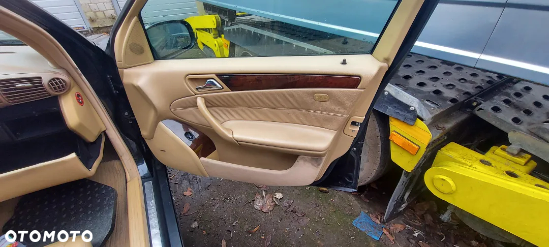 Boczki drzwi skóra Mercedes W203 kombi - 2