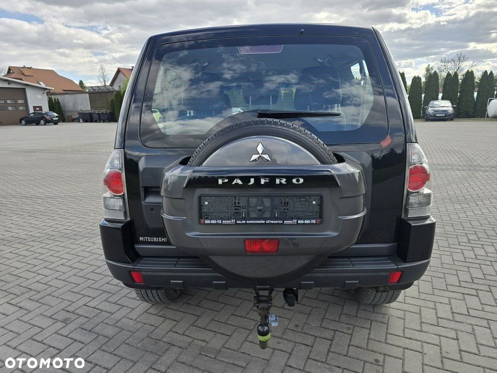 Mitsubishi Pajero - 11