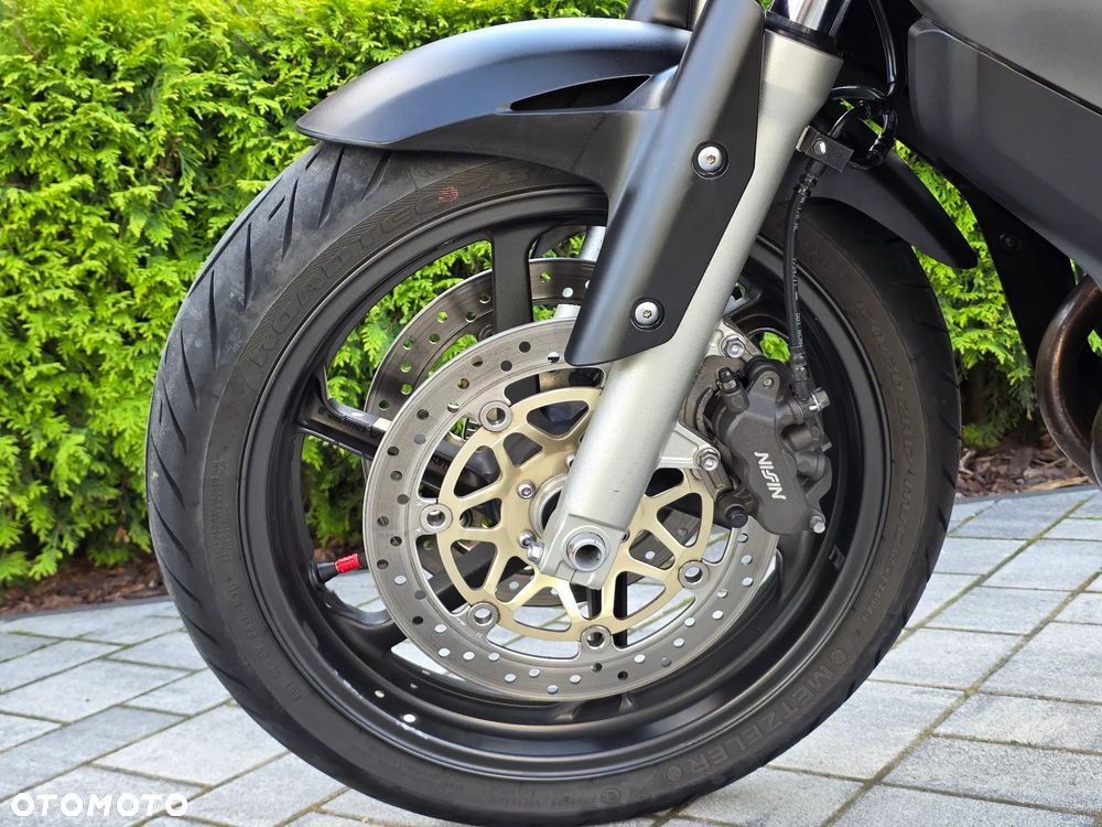 Honda VFR - 25