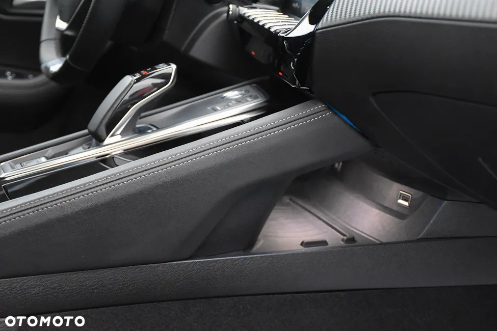 Peugeot 508 Plug-In Hybrid 225 e-EAT8 GT Pack - 28